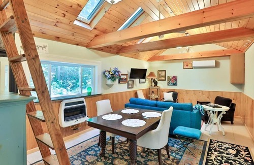 Phoenicia House | Mid-century Country Cottage on creek with mountain views near Woodstock