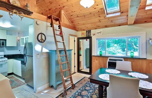 Phoenicia House | Mid-century Country Cottage on creek with mountain views near Woodstock