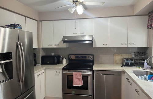 Central Erin Mills House | ### Spacious Family Home in the Heart of Mississauga