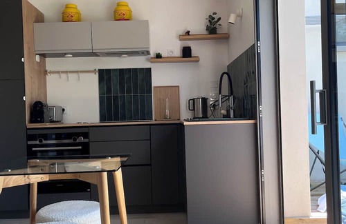 Grezieu-la-Varenne Apartment | Studio au Calme et Ensoleillé