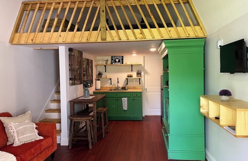 Knoxville Cabin | Beautiful Tiny House Perfect for Small Families