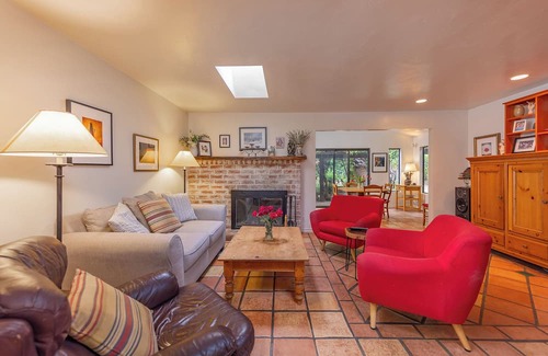 Ojai House | Ojai Home in downtown NEW LISTING DISCOUNT! 2 bedrooms - sleeps 4 - 2bathrooms