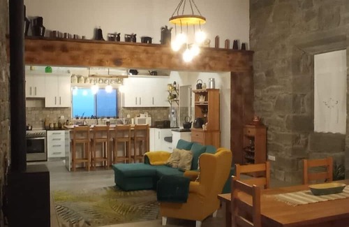 Nordeste Cottage | Stone & Wood Comfortable holiday residence