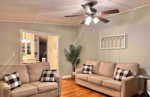 Semora House | Hyco Lake Retreat - Near VIR / Caesar's Casino / Raleigh-Durham-UNC