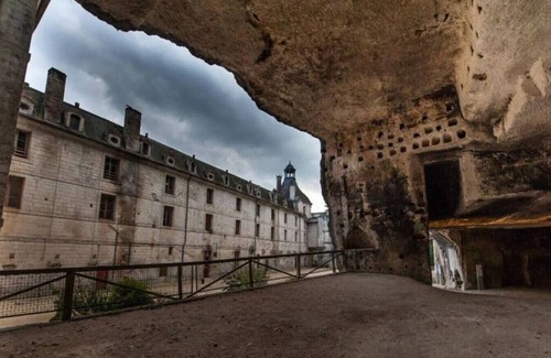 Nabinaud House | Magnificent Guest House with gym and indoor pool