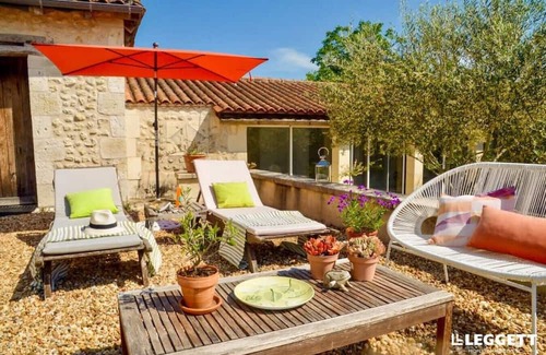 Nabinaud House | Magnificent Guest House with gym and indoor pool