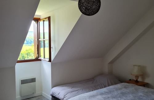 Mont-Saint-Jean House | Gite Familial Avec vue sur la Foret et Proximité D'un lac à 4 KM