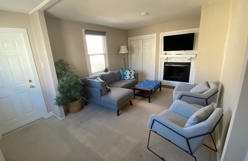 ByWard Market House | 2 Bed, 1 Bath Apartment for Rent in Historic Byward Market, Downtown Ottawa