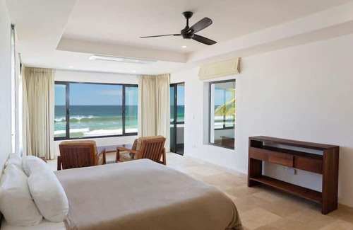Playa Colorado House | Iguana Beach House + Casita: Spacious Beachfront House with Swimming Pool