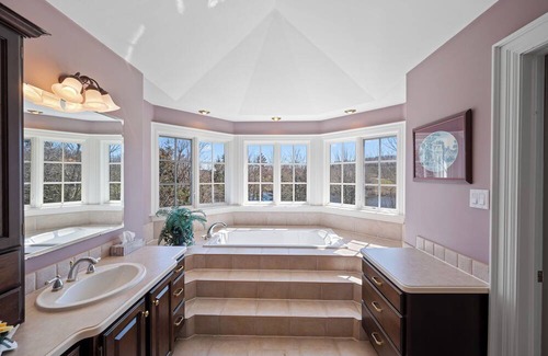 Hammonds Plains Villa | Elegant Lakehouse on Golf Course with large property ground