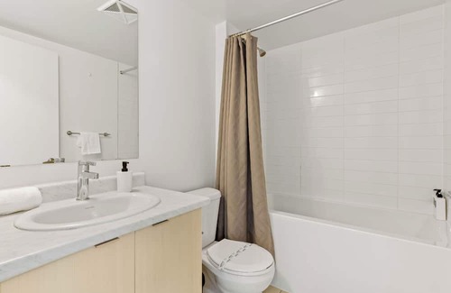Brookhaven - Amesbury House | Toronto Luxe - 3BR, 3WR Modern and Cozy House