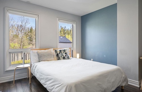 Mount Pleasant House | Spacious and Modern Home w/ BBQ near the Airport!