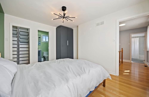 Mount Pleasant House | Spacious and Modern Home w/ BBQ near the Airport!
