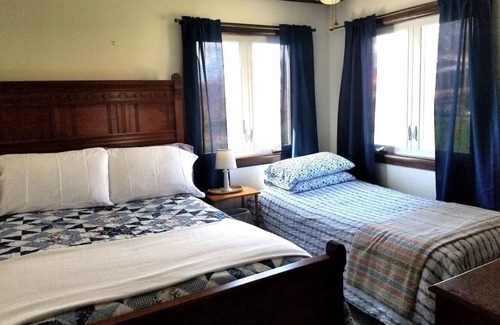 Eastport Cottage | Cozy 2 bedroom cottage with deep water frontage