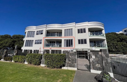 Takapuna Apartment | Seaside Serenity: Your Rental in Takapuna Beach