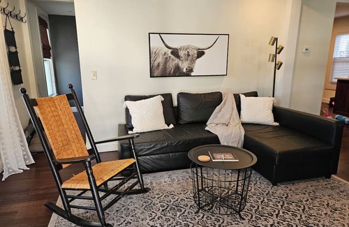 Newburgh House | Rivertown Haven walk to historic downtown Newburgh and the OHIO river