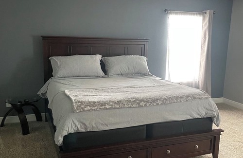 Sanford House | Plenty of space to relax with 2600 sq. ft! Pet friendly! 5 min from SFB airport