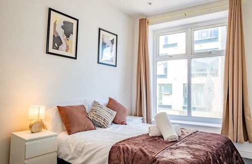 Ladywell Apartment | Guest Homes | Lewisham Flat