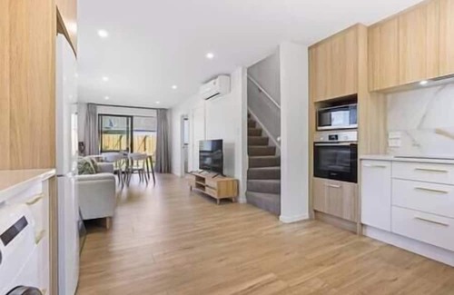Linwood Apartment | Unwind in Stylish New Accom in Bustling CHCH U3, Unwind in Stylish New Accom in Bustling CHCH
