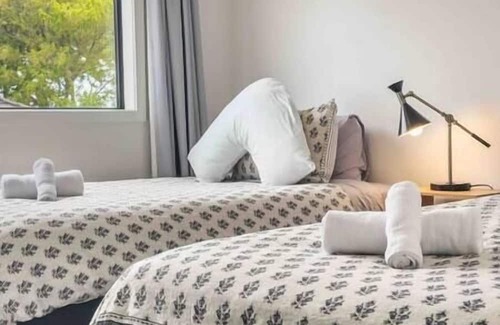 Linwood Apartment | Unwind in Stylish New Accom in Bustling CHCH U3, Unwind in Stylish New Accom in Bustling CHCH