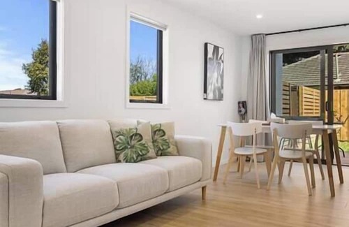 Linwood Apartment | Unwind in Stylish New Accom in Bustling CHCH U3, Unwind in Stylish New Accom in Bustling CHCH
