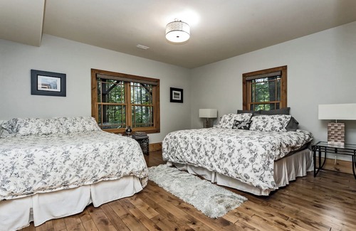 North Frontenac Cabin | Heron Lodge | Gorgeous theater, hot tub, & private waterfront near Calabogie