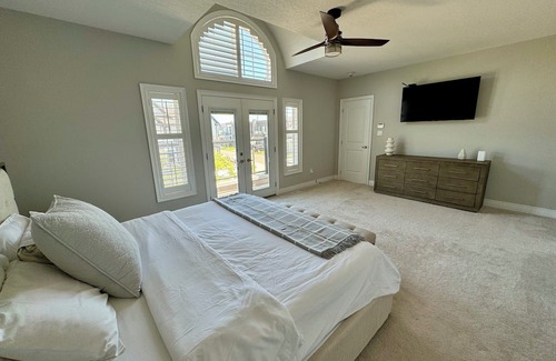 Stoney Creek House | Executive Lakeview Home