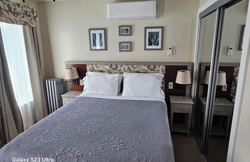 Reading House | Two blocks away from Santana Arena in the heart of the city of Reading