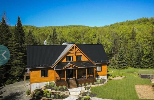 Sainte-Ann-des-Lacs Cottage | Lakeside Oasis: Perfect for Couples & Families! Private Dock, Kayaks, Ski Trails