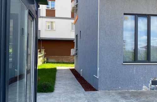 Arsin Condo | Elisa Suit