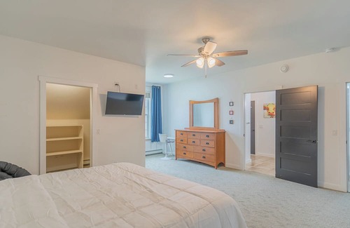North Pole House | Spacious Modern Home Near Santa Claus House on 1.5 Acres
