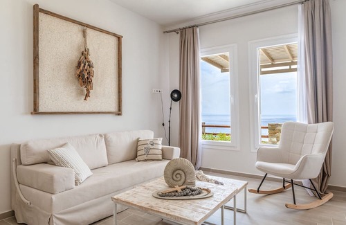 Kato Aprovatou Apartment | Apartment 'Captain's Pounda Suite' with Sea View, Wi-Fi and Air Conditioning