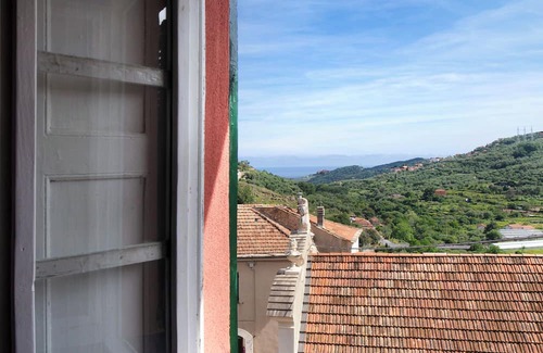 Roncagli House | Holiday Home 'Casa Degli Alberi' with Sea View, Private Pool and Wi-Fi