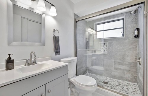Tarpon River House | Updated 2/2 Close to Downtown