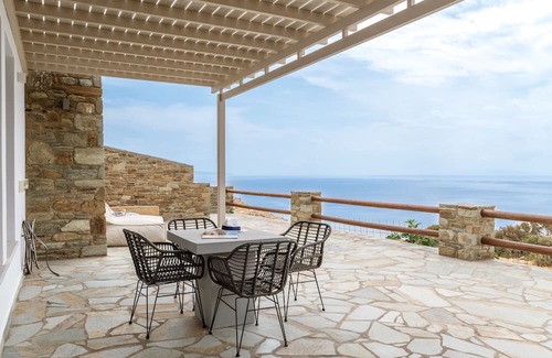 Kato Aprovatou Apartment | Apartment 'Captain's Koutsi Suite' with Private Terrace, Wi-Fi and Air Conditioning