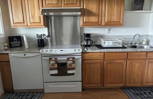 Happy Valley Apartment | Cozy 2 bedroom 1 bathroom apartment with a Beautiful view.