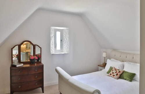 Beverston Condo | Tranquil 1 Bed/1 Bath Getaway at Beverston Castle