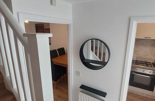 Acresford House | Beautiful 2-Bed House in Coventry