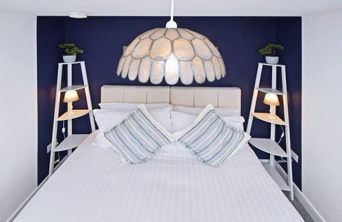 Crewe Apartment | Sapphire Apartment 2