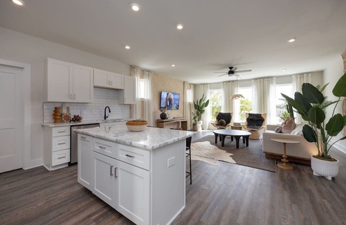 Whitebridge House | Sylvan Suites - 5 Rooftop Decks - Mins to Downtown