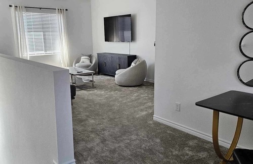 Spring Valley House | Charming 3 house with WiFi, AC in Las Vegas at least 30 days or more stay