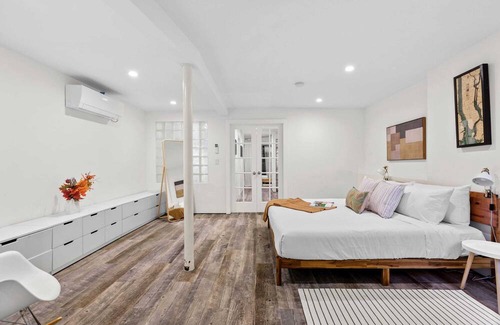Bushwick Apartment | Starr Manor by Rove Travel |5 BR Townhome w/Patio