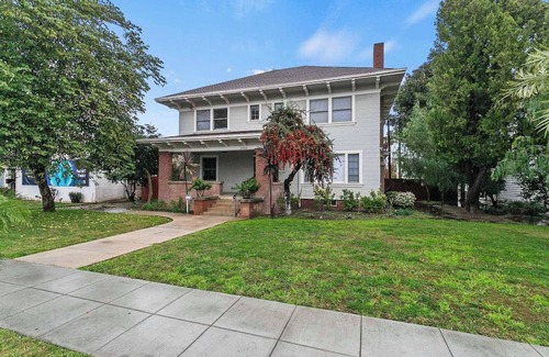 Downtown Riverside House | Fenced Backyard｜Dedicate Workspace｜Pet Friendly #41988