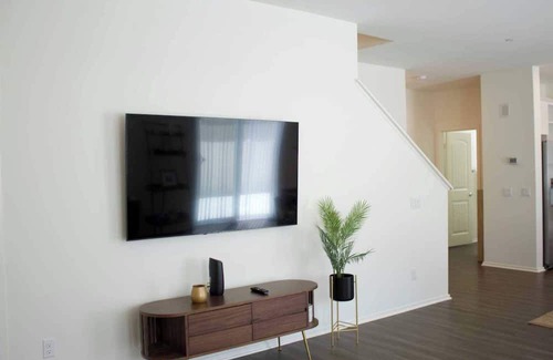 Moreno Valley House | Spacious 5B｜Gated Community｜ Perfect For Vacation&WFH&Insurance&Renovation#41535