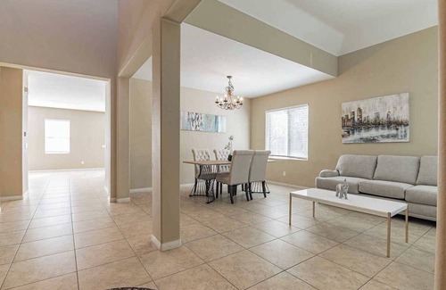 Palmdale House | Fenced Backyard For Dogs｜Spacious 4B｜Perfect For Family Vacation #41381