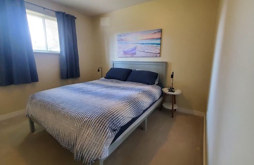West Edmonton House | Sunshine All day, Air Con, king master and queens