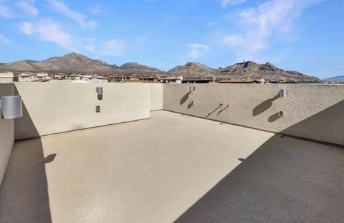 Summerlin West House | Rooftop in gated community by Foxtail Park