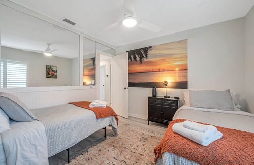 Lutz House | Chase Sunsets & Summer Vibes at Bluewater Beach - Your Lakeside Retreat Awaits!