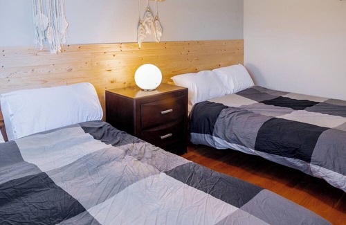 Niagara Falls Cottage | Riverview Cottage in Niagara Falls with Private Dock,10 minutes to attractions