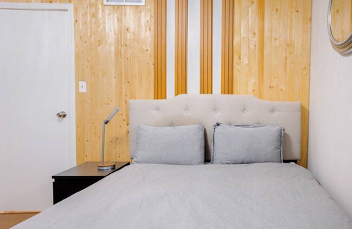 Niagara Falls Cottage | Riverview Cottage in Niagara Falls with Private Dock,10 minutes to attractions